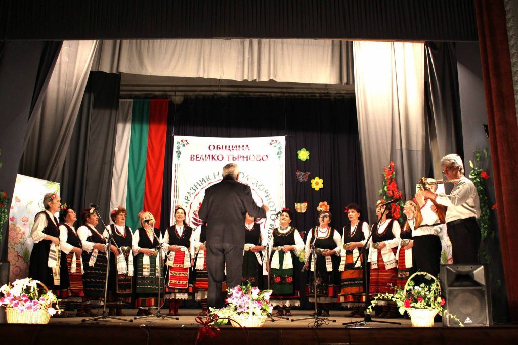 Ledenishki babi-folkloren festival Sladkopoyna chuchuliga