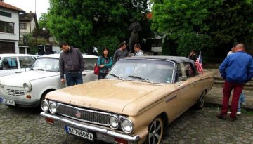 parad na retro avtomobili v Drqnovo