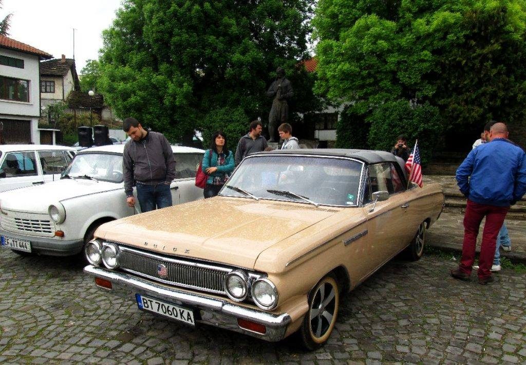 parad na retro avtomobili v Drqnovo